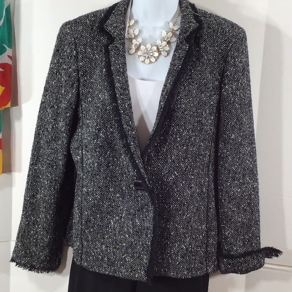 Doncaster b/w tweed fringe jacket 12